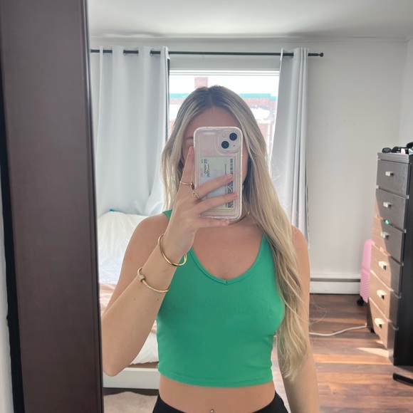 Vibrant Green Ribbed Crop Top - Picture 2 of 2